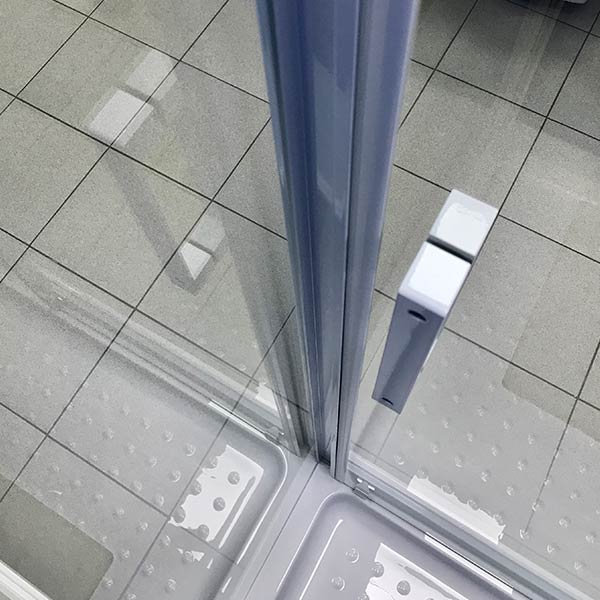 Душевая дверь в нишу AVS Квант 140 профиль белый глянец, стекло прозрачное