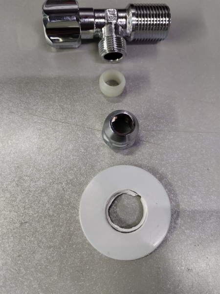 Кран угловой с цангой Grohe 22017000 1/2х3/8